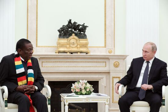 Президент РФ В. Путин встретился с президентом Зимбабве Э. Мнангагвой