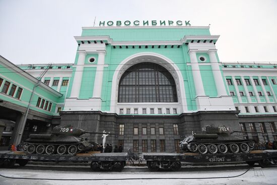Прибытие эшелона с танками Т-34 в Новосибирск