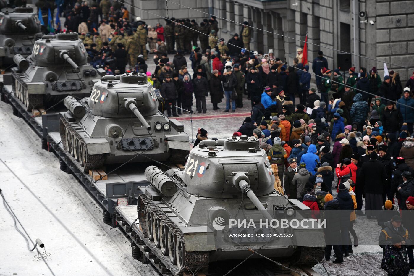 Прибытие эшелона с танками Т-34 в Новосибирск