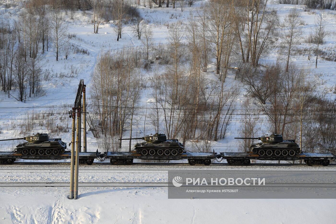 Прибытие эшелона с танками Т-34 в Новосибирск