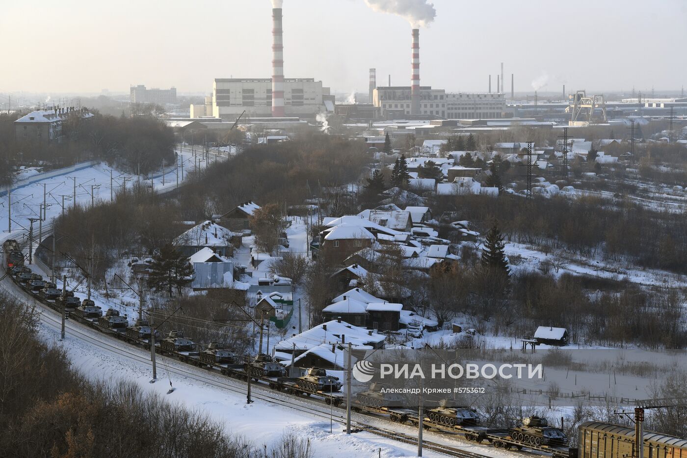 Прибытие эшелона с танками Т-34 в Новосибирск