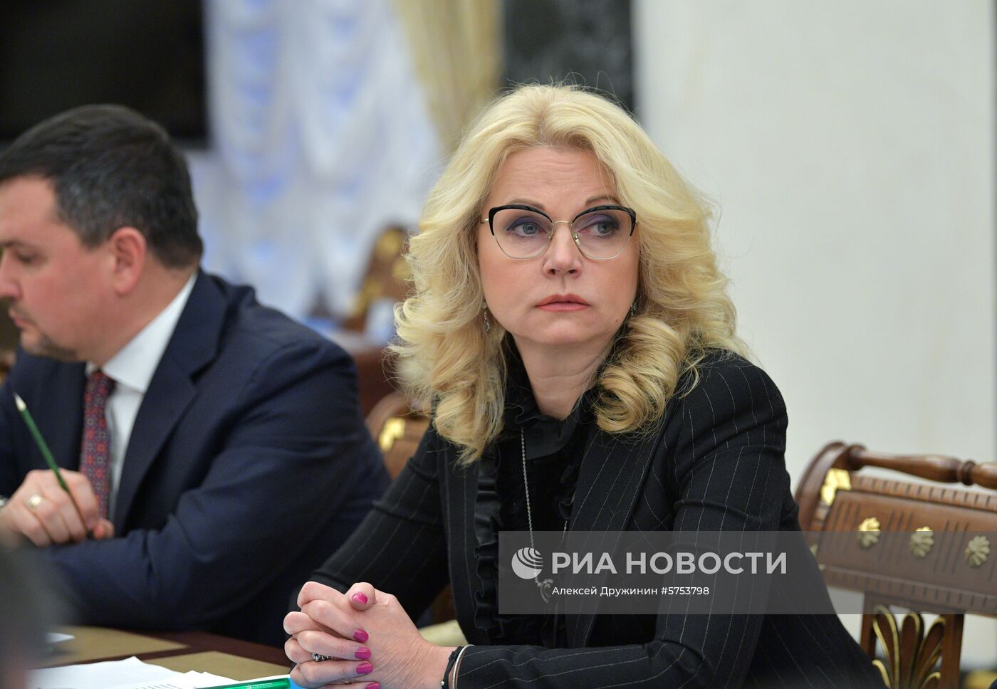 Президент РФ В. Путин провел совещание с членами правительства РФ