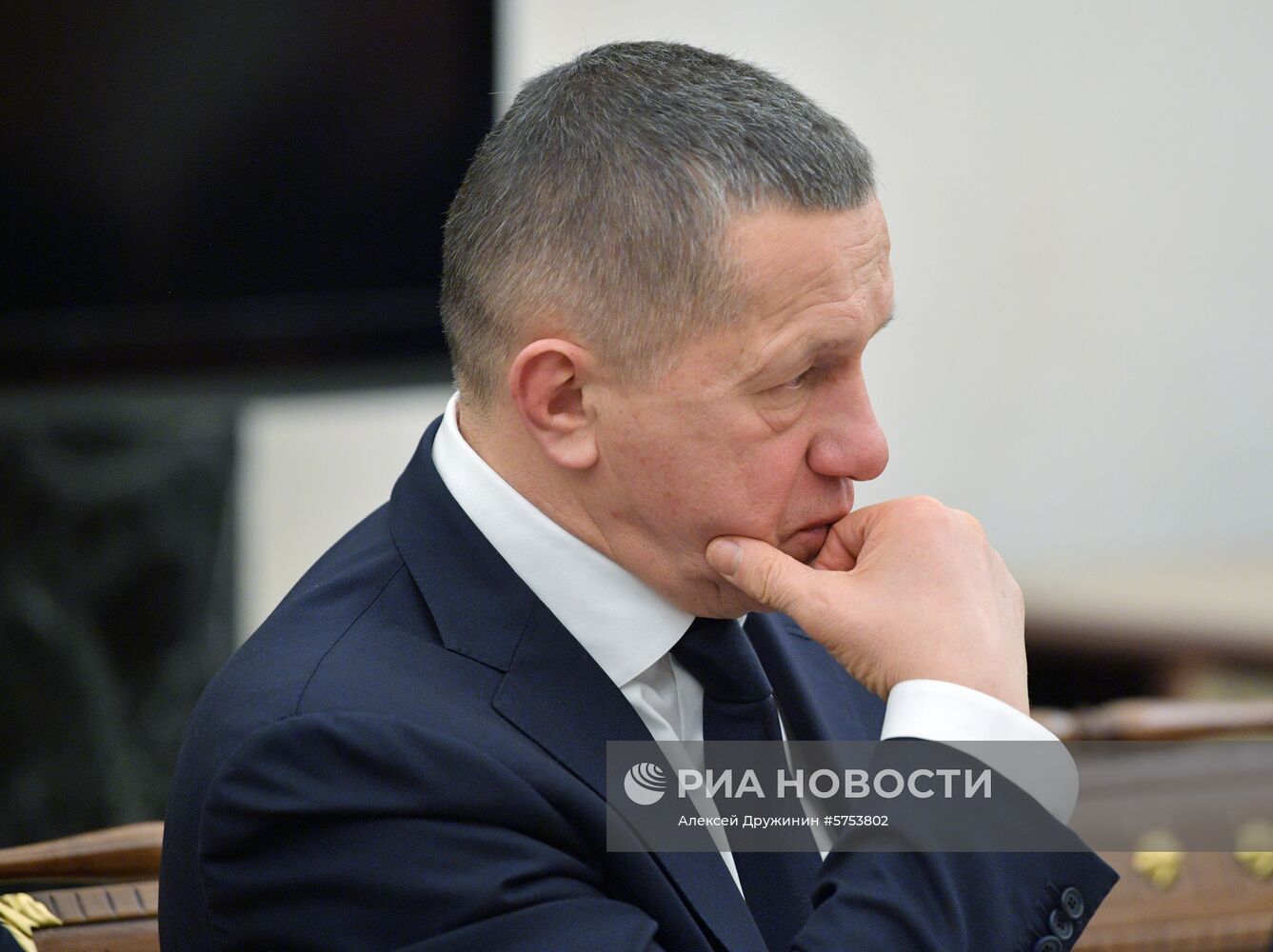 Президент РФ В. Путин провел совещание с членами правительства РФ