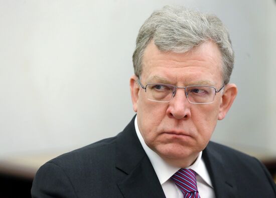 Президент РФ В. Путин провел совещание с членами правительства РФ