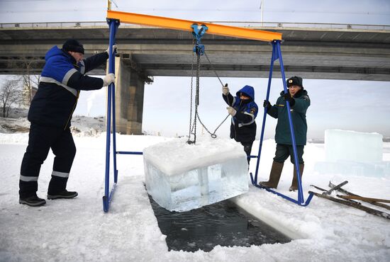 Подготовка крещенских купелей в Новосибирске