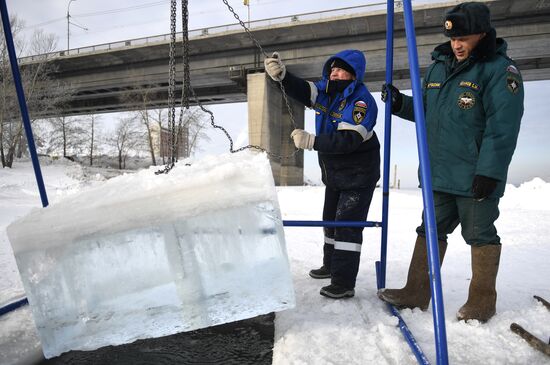Подготовка крещенских купелей в Новосибирске