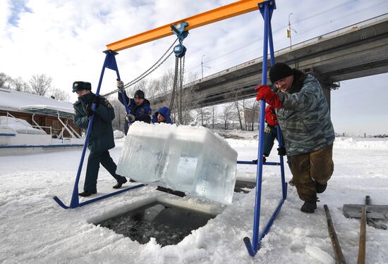 Подготовка крещенских купелей в Новосибирске