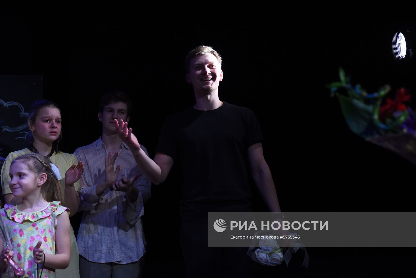 Спектакль "Когда-нибудь закончится война" в театре Российской Армии