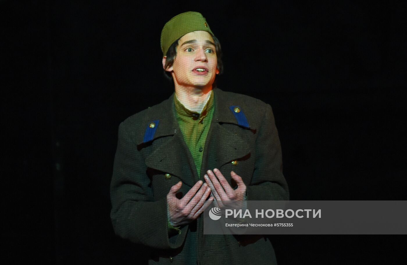 Спектакль "Когда-нибудь закончится война" в театре Российской Армии