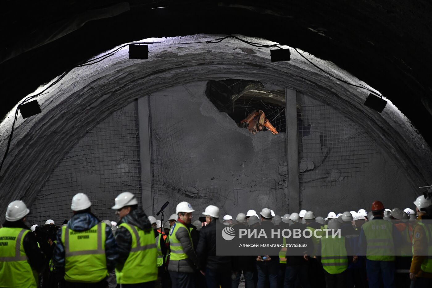 Километровый железнодорожный тоннель проложили строители на керченском подходе к Крымскому мосту