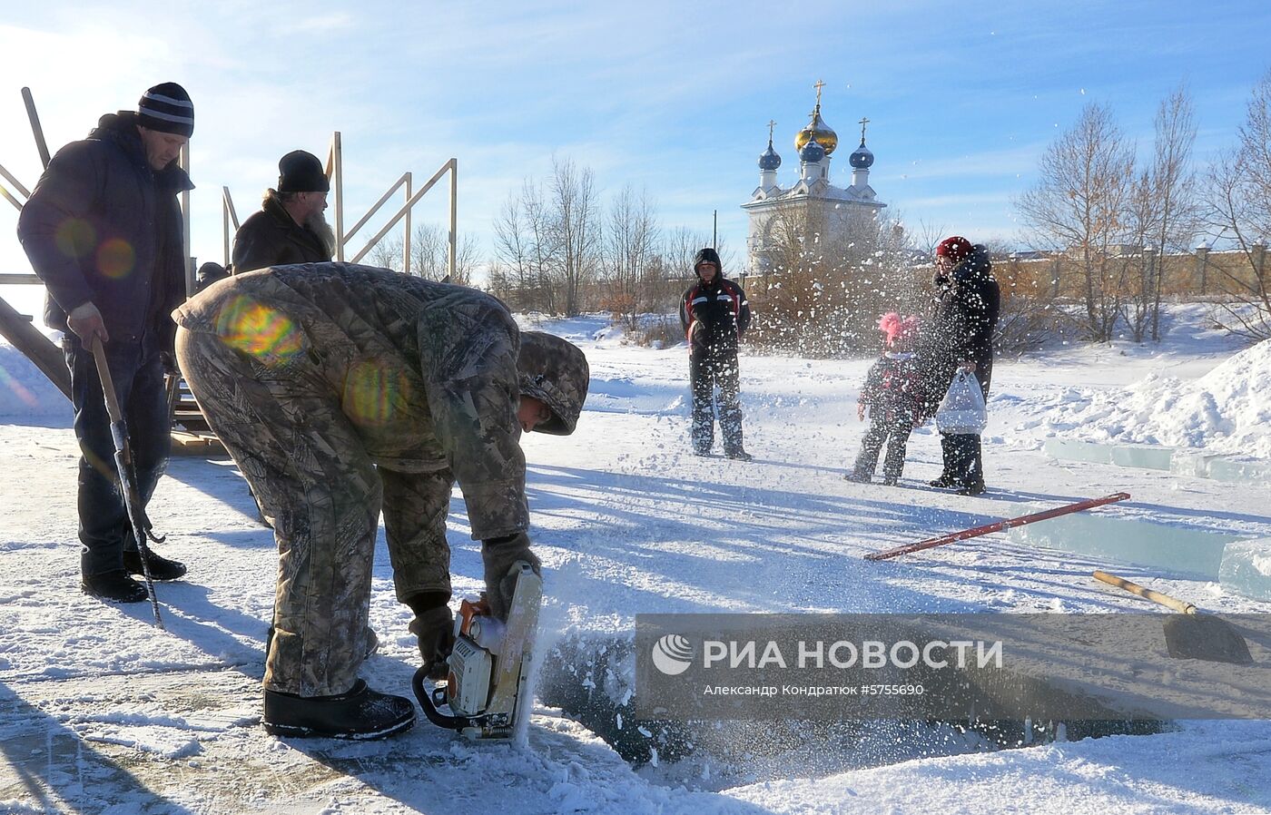Подготовка иордани к празднику Крещения в Челябинске