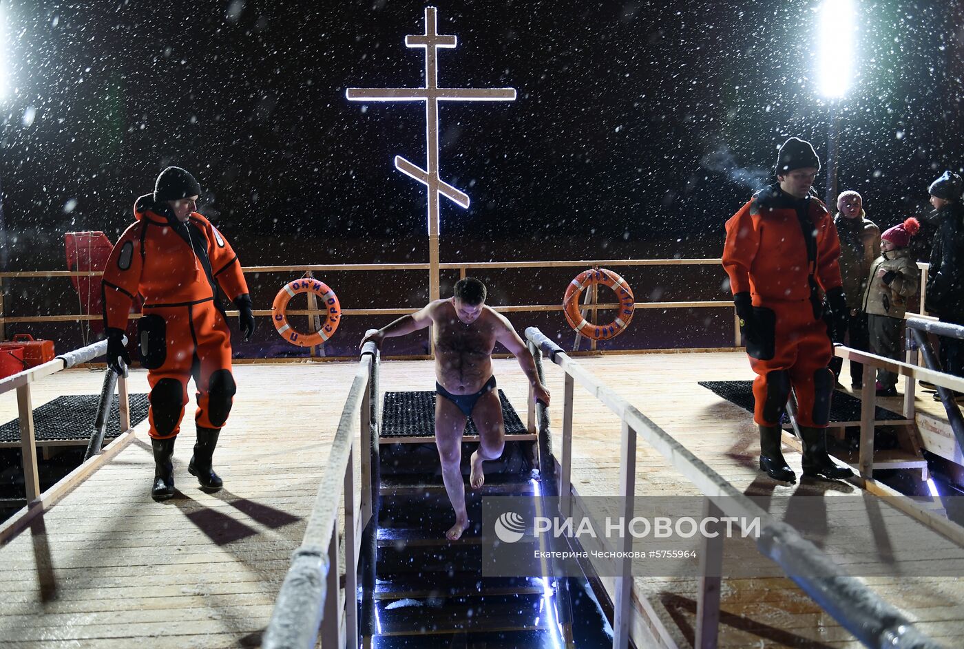 Работа Московской городской спасательной службы во время крещенских купаний