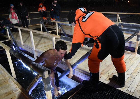 Работа Московской городской спасательной службы во время крещенских купаний