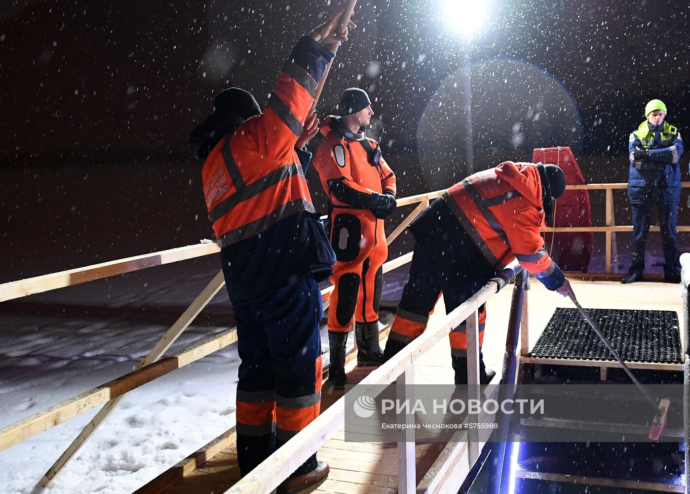 Работа Московской городской спасательной службы во время крещенских купаний