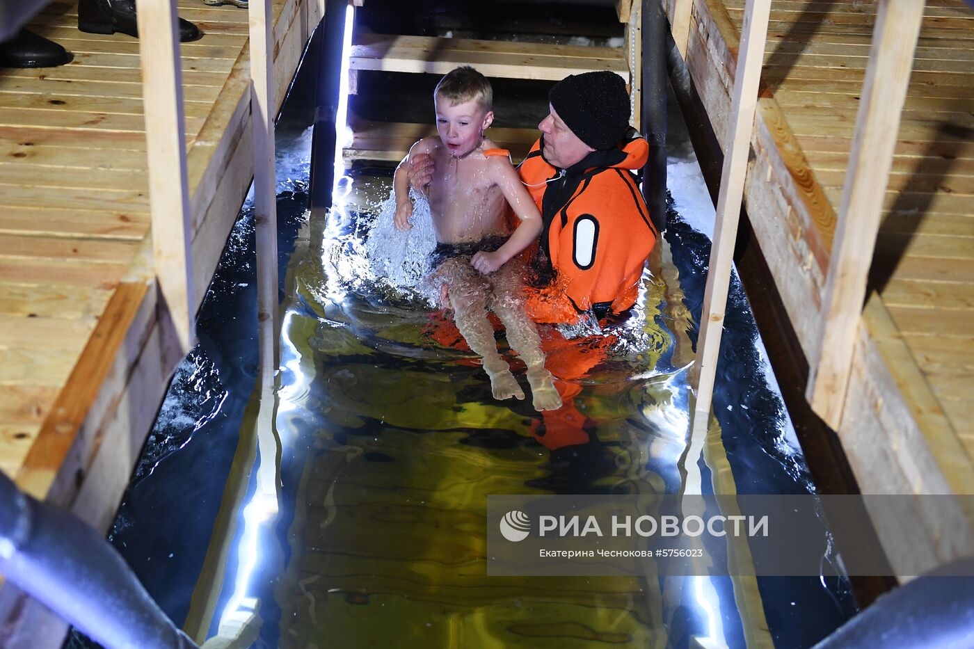 Работа Московской городской спасательной службы во время крещенских купаний