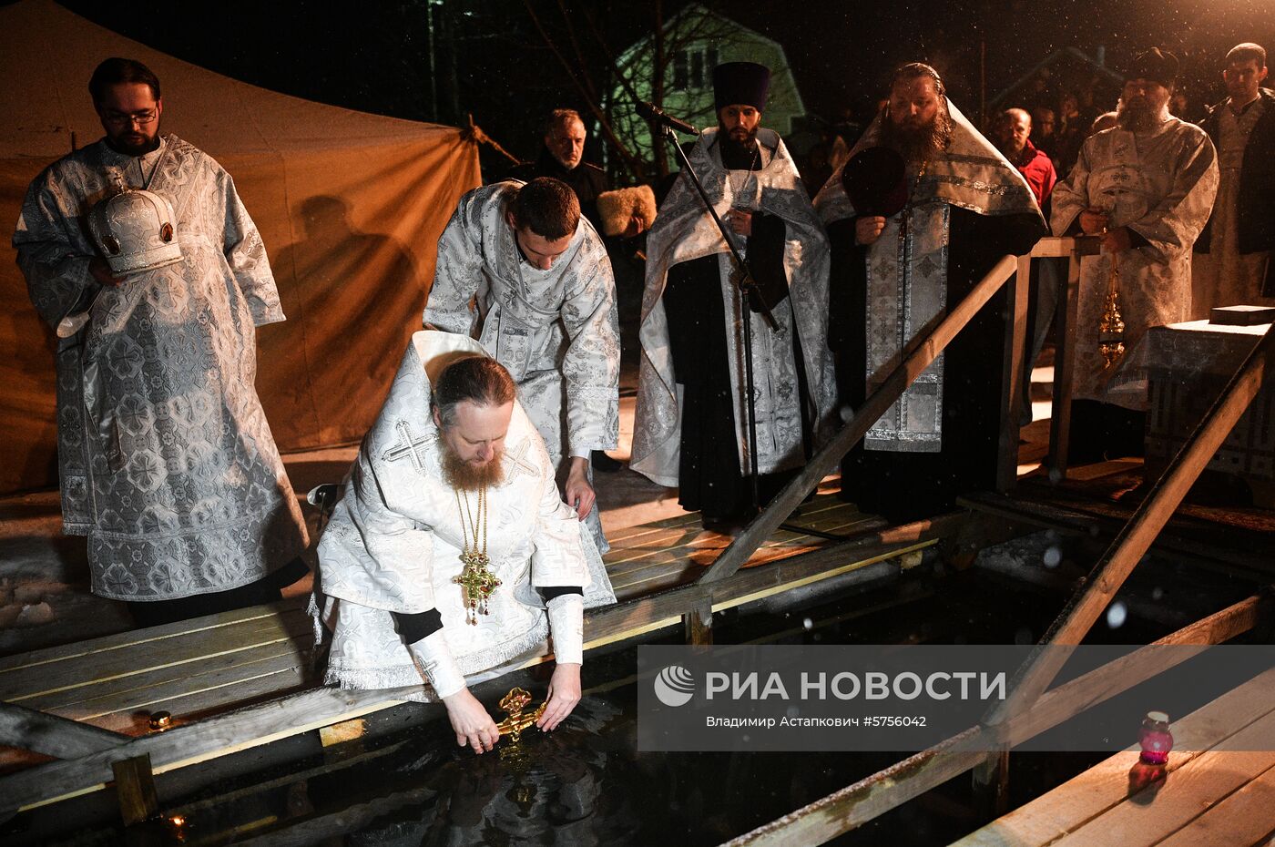 Празднование Крещения в регионах России