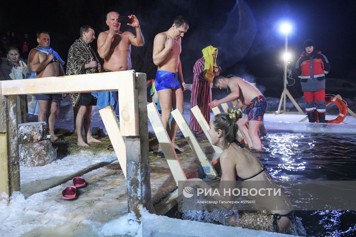 Празднование Крещения в регионах России