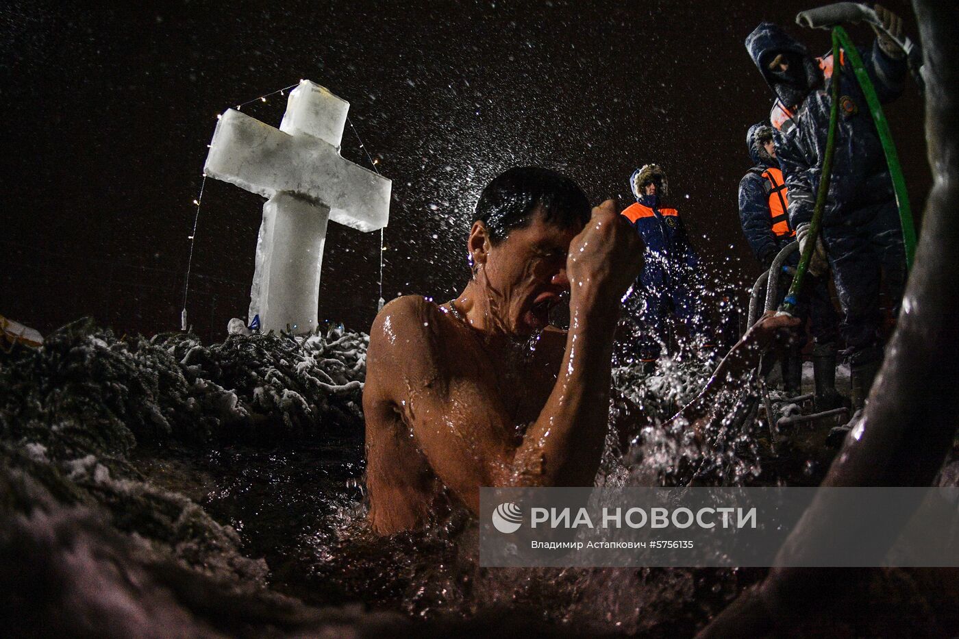 Празднование Крещения в регионах России