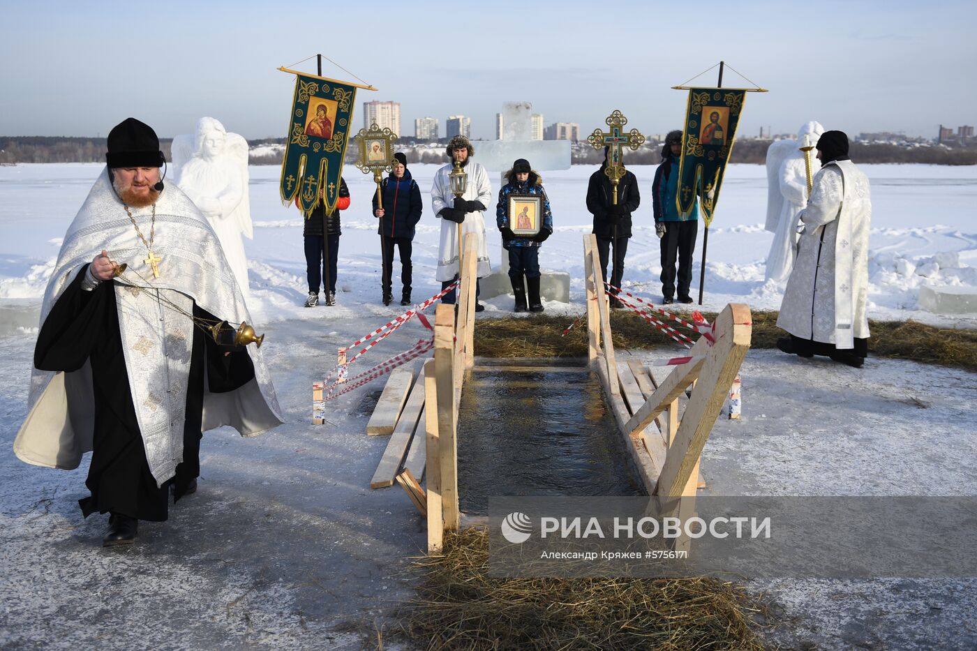 Празднование Крещения в регионах России