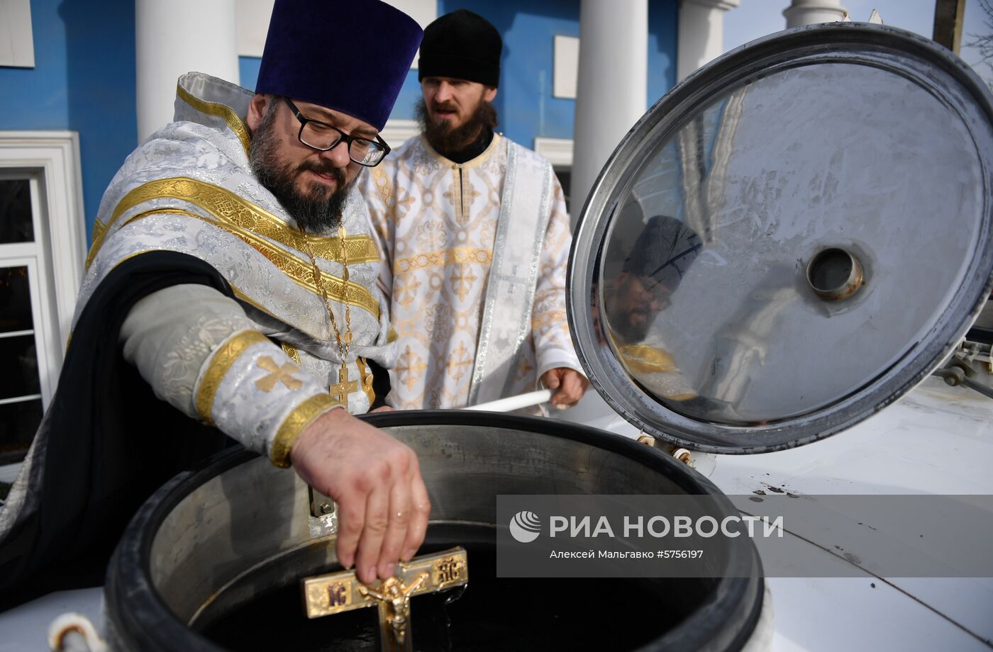 Празднование Крещения в регионах России