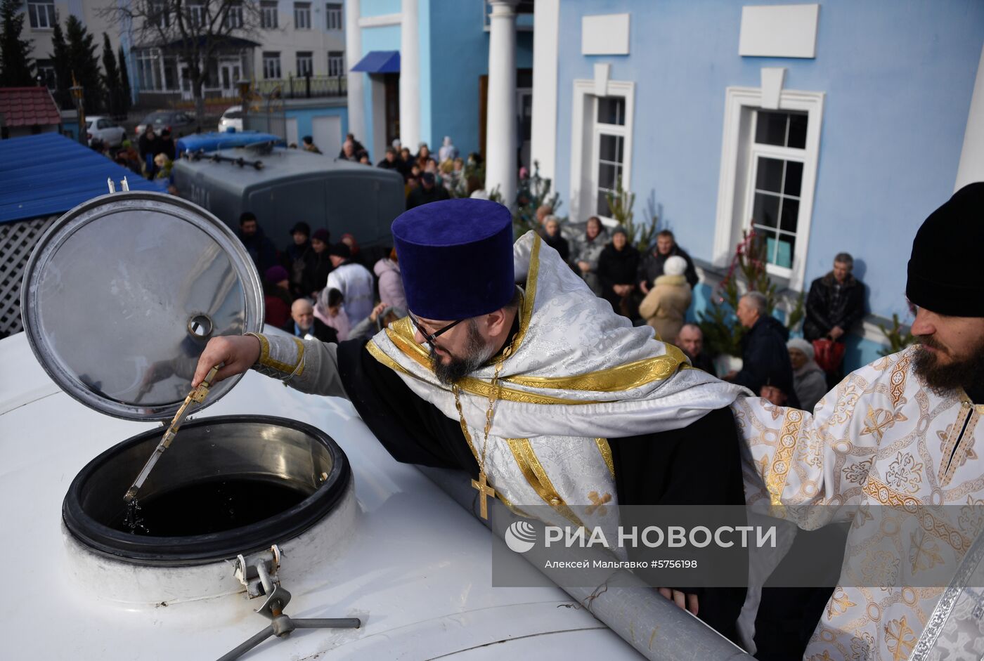 Празднование Крещения в регионах России