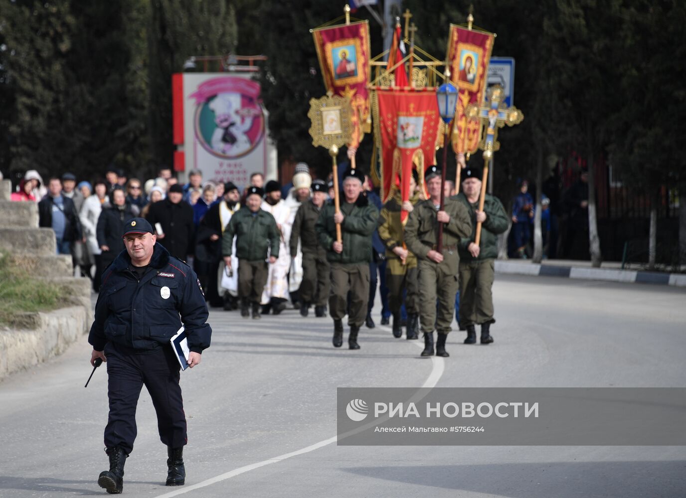 Празднование Крещения в регионах России