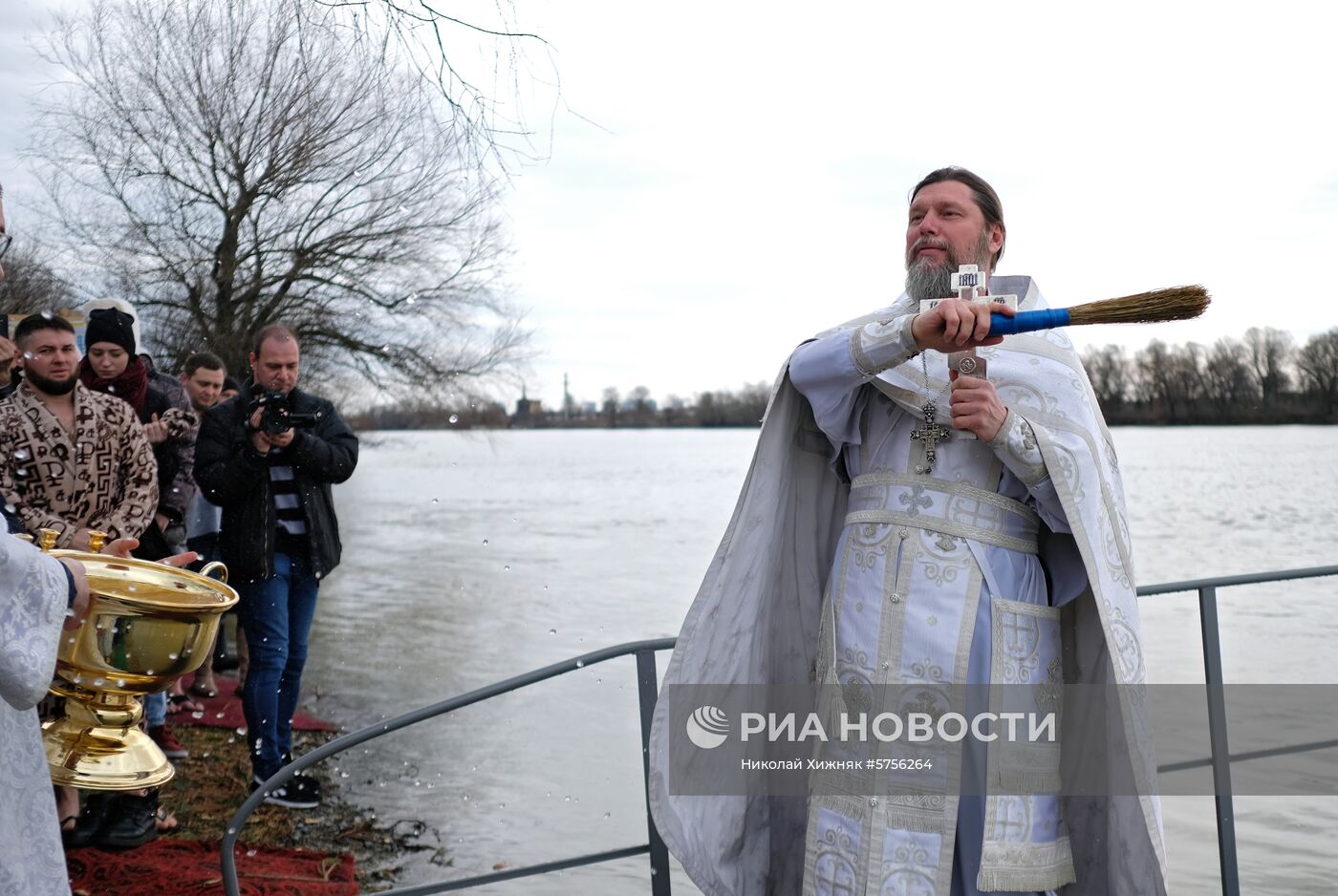 Празднование Крещения в регионах России