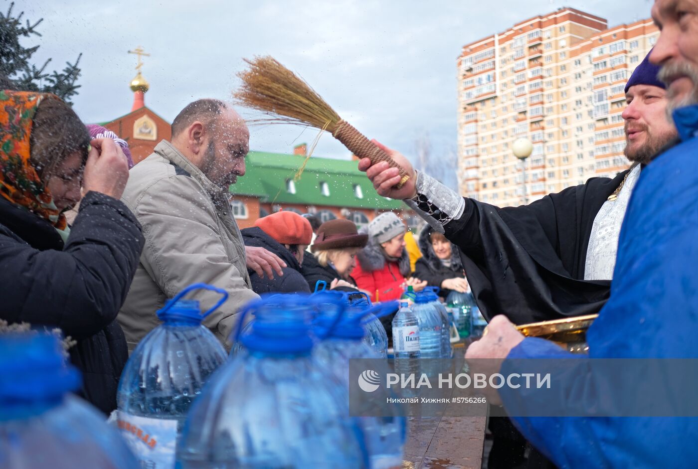 Празднование Крещения в регионах России