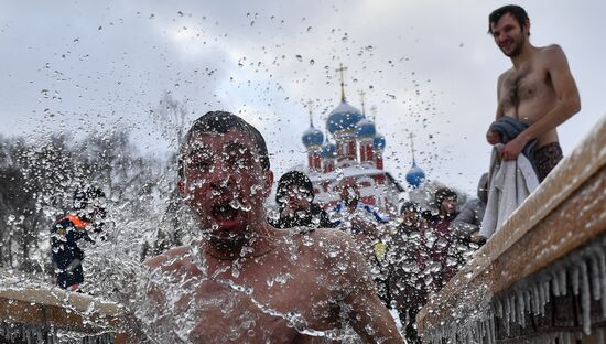 Празднование Крещения в регионах России