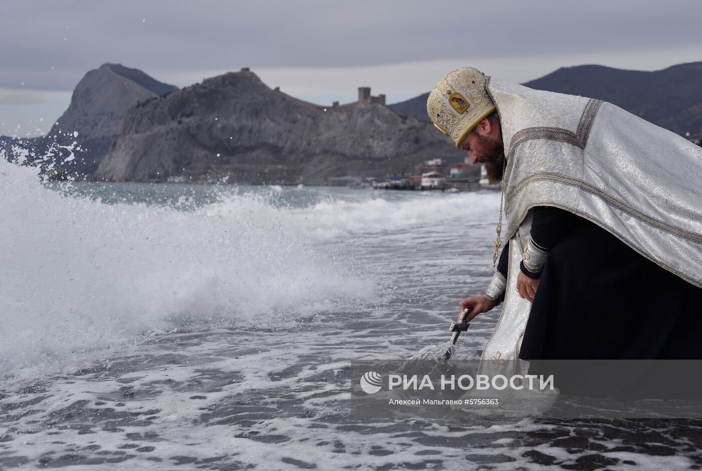 Празднование Крещения в регионах России