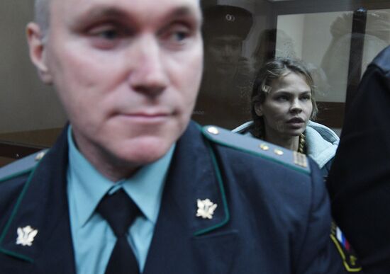 Избрание меры пресечения Насте Рыбке и Алексу Лесли