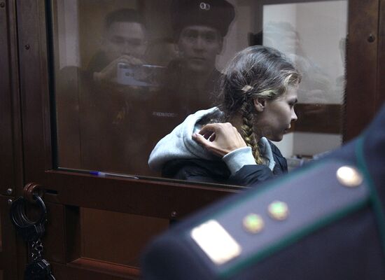 Избрание меры пресечения Насте Рыбке и Алексу Лесли