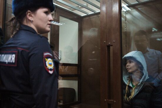 Избрание меры пресечения Насте Рыбке и Алексу Лесли