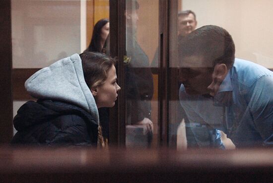 Избрание меры пресечения Насте Рыбке и Алексу Лесли