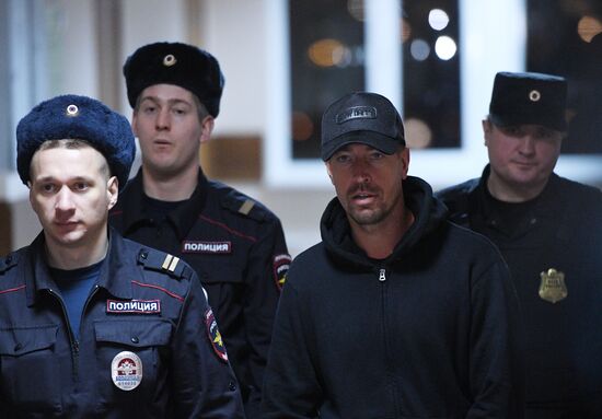 Избрание меры пресечения Насте Рыбке и Алексу Лесли