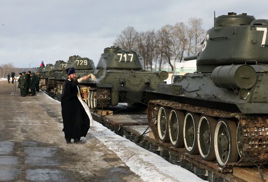 Прибытие эшелона с танками Т-34 в Московскую область   