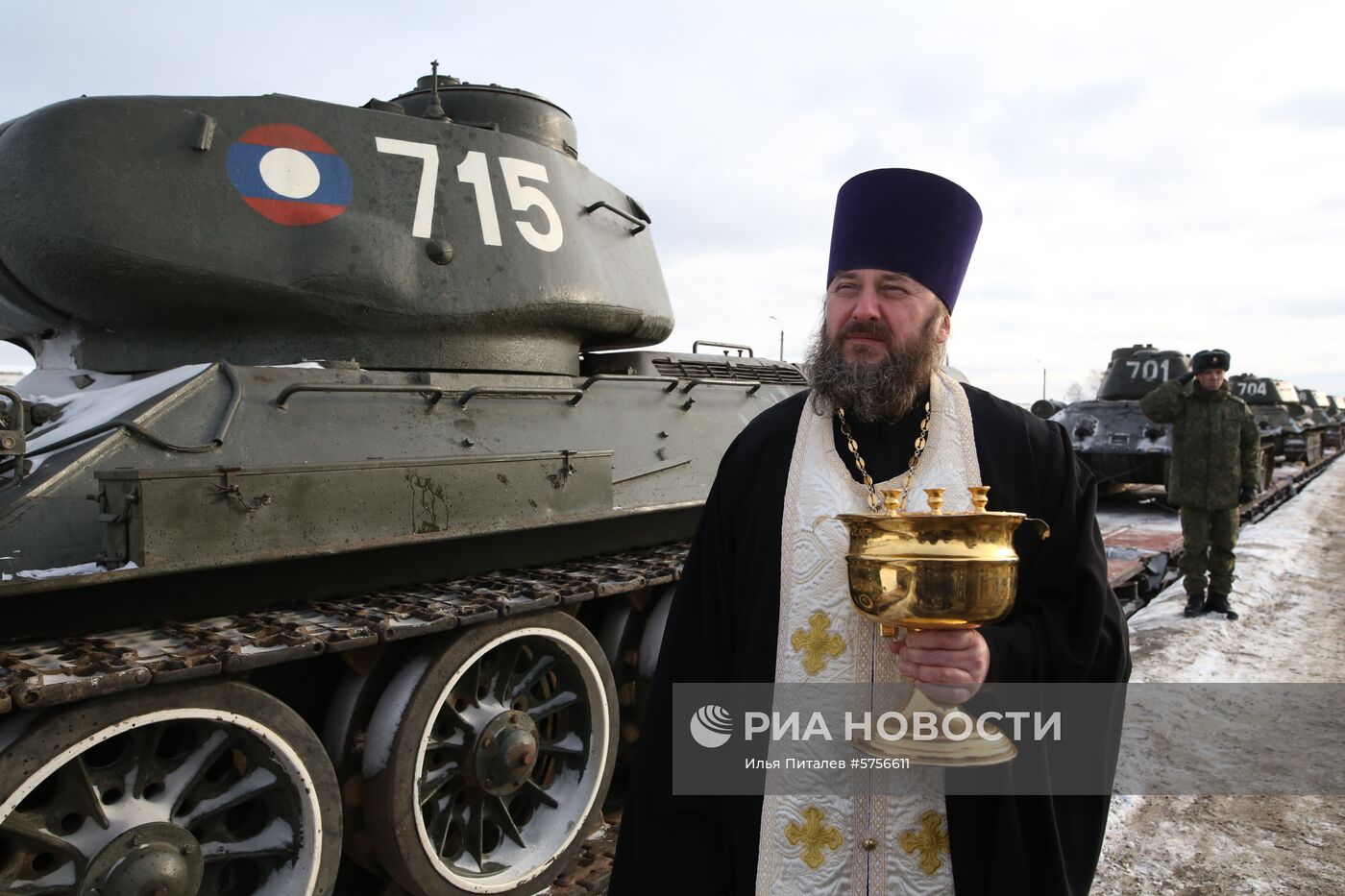 Прибытие эшелона с танками Т-34 в Московскую область   