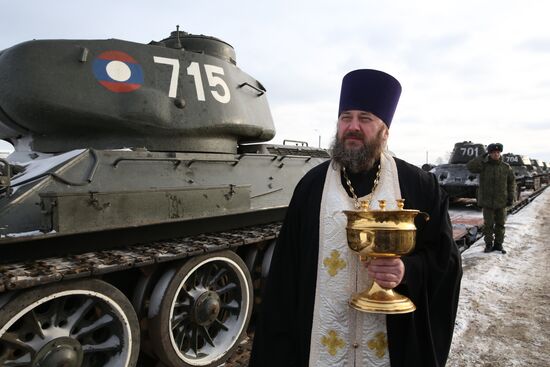 Прибытие эшелона с танками Т-34 в Московскую область   