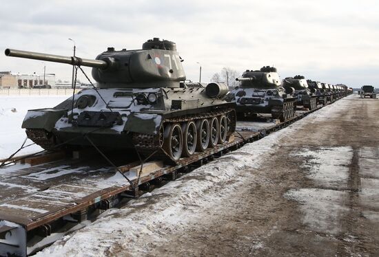 Прибытие эшелона с танками Т-34 в Московскую область   