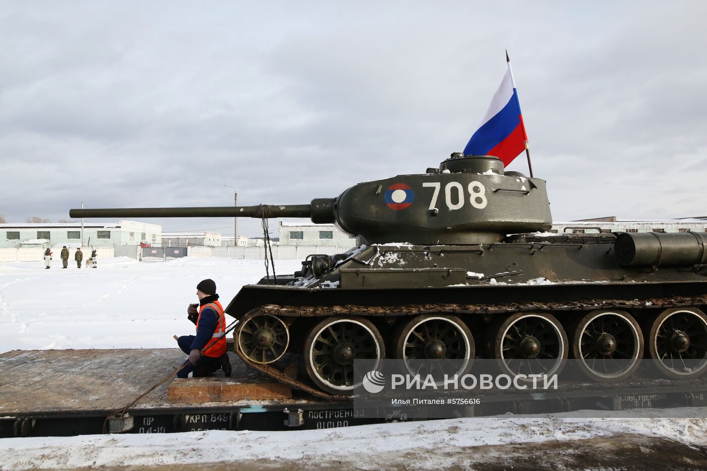 Прибытие эшелона с танками Т-34 в Московскую область   