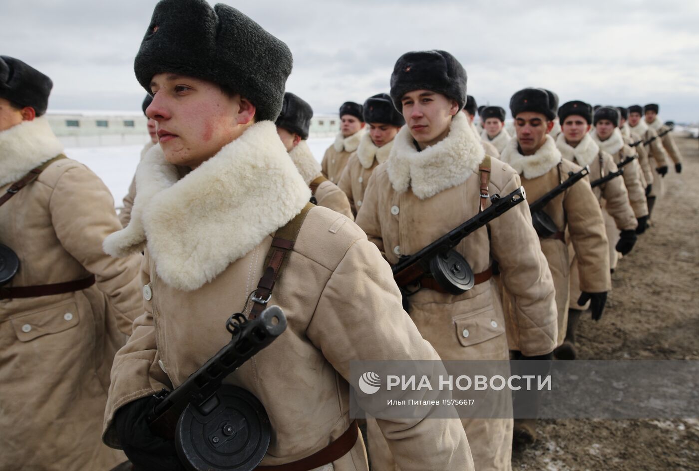 Прибытие эшелона с танками Т-34 в Московскую область