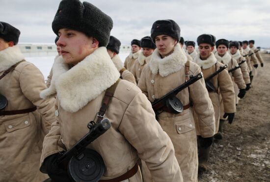 Прибытие эшелона с танками Т-34 в Московскую область   