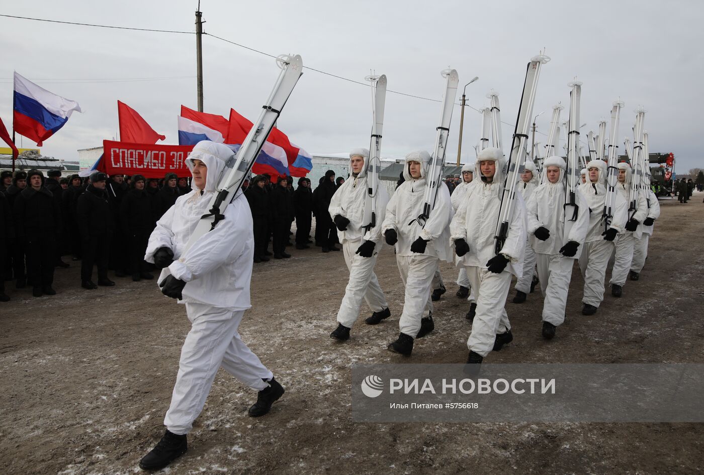 Прибытие эшелона с танками Т-34 в Московскую область
