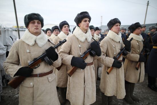 Прибытие эшелона с танками Т-34 в Московскую область   