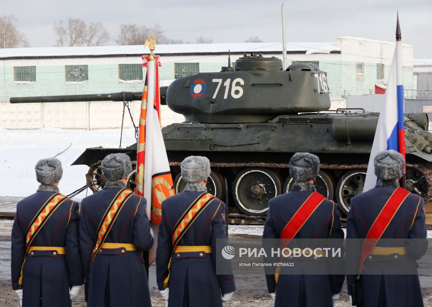 Прибытие эшелона с танками Т-34 в Московскую область   