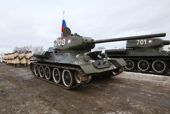 Прибытие эшелона с танками Т-34 в Московскую область   