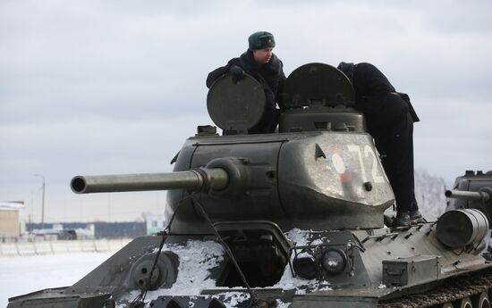 Прибытие эшелона с танками Т-34 в Московскую область   