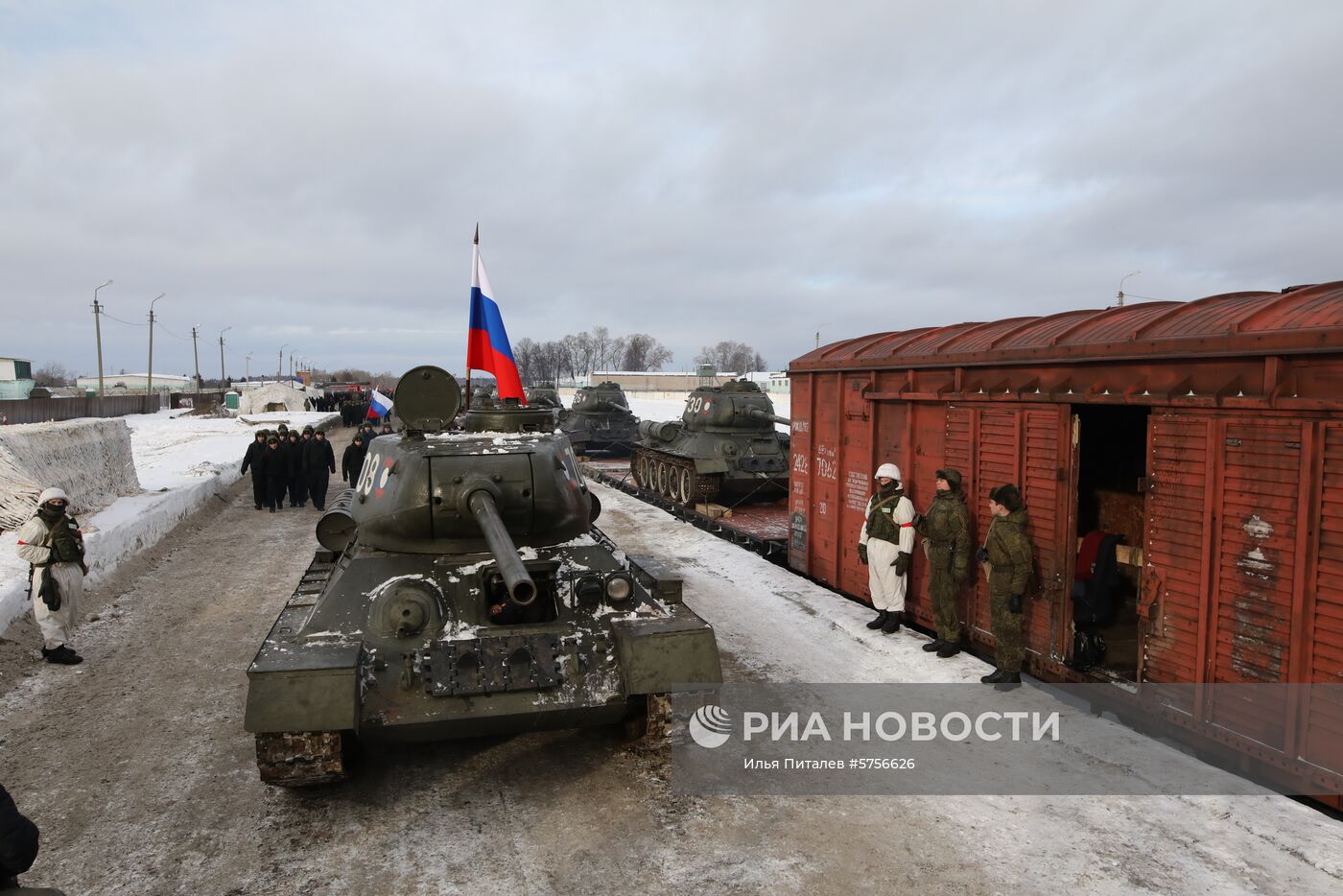 Прибытие эшелона с танками Т-34 в Московскую область