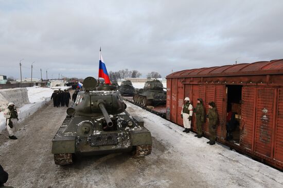 Прибытие эшелона с танками Т-34 в Московскую область   