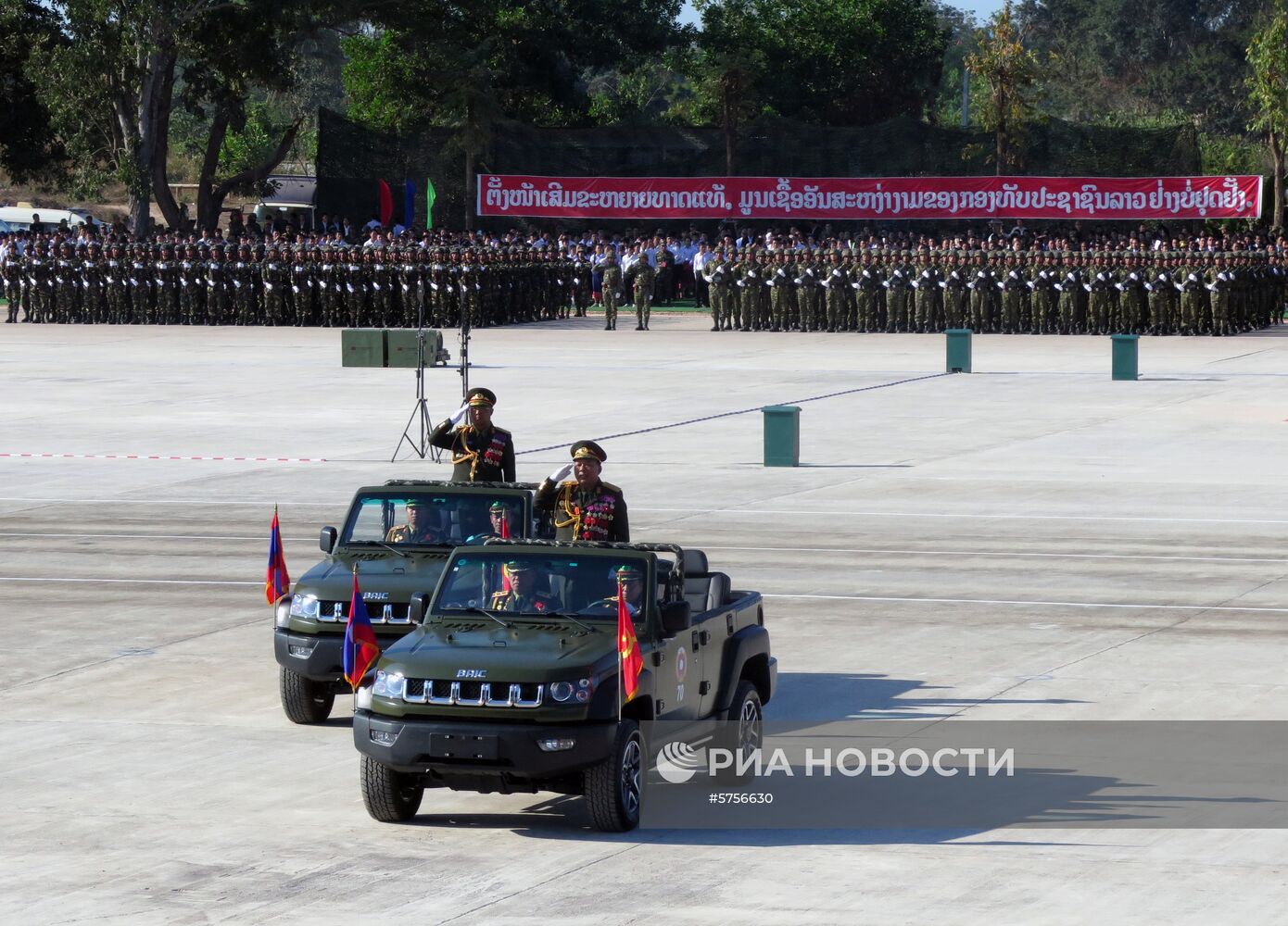 Военный парад, посвящённый 70-летию со дня основания Народной армии Лаоса 